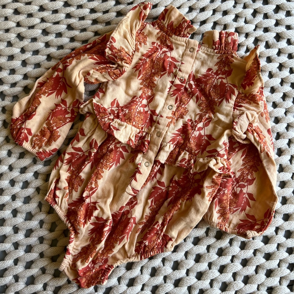 Kate Quinn 18-24m long sleeve little ruffle bubble in spice wisteria - Picture 3 of 3